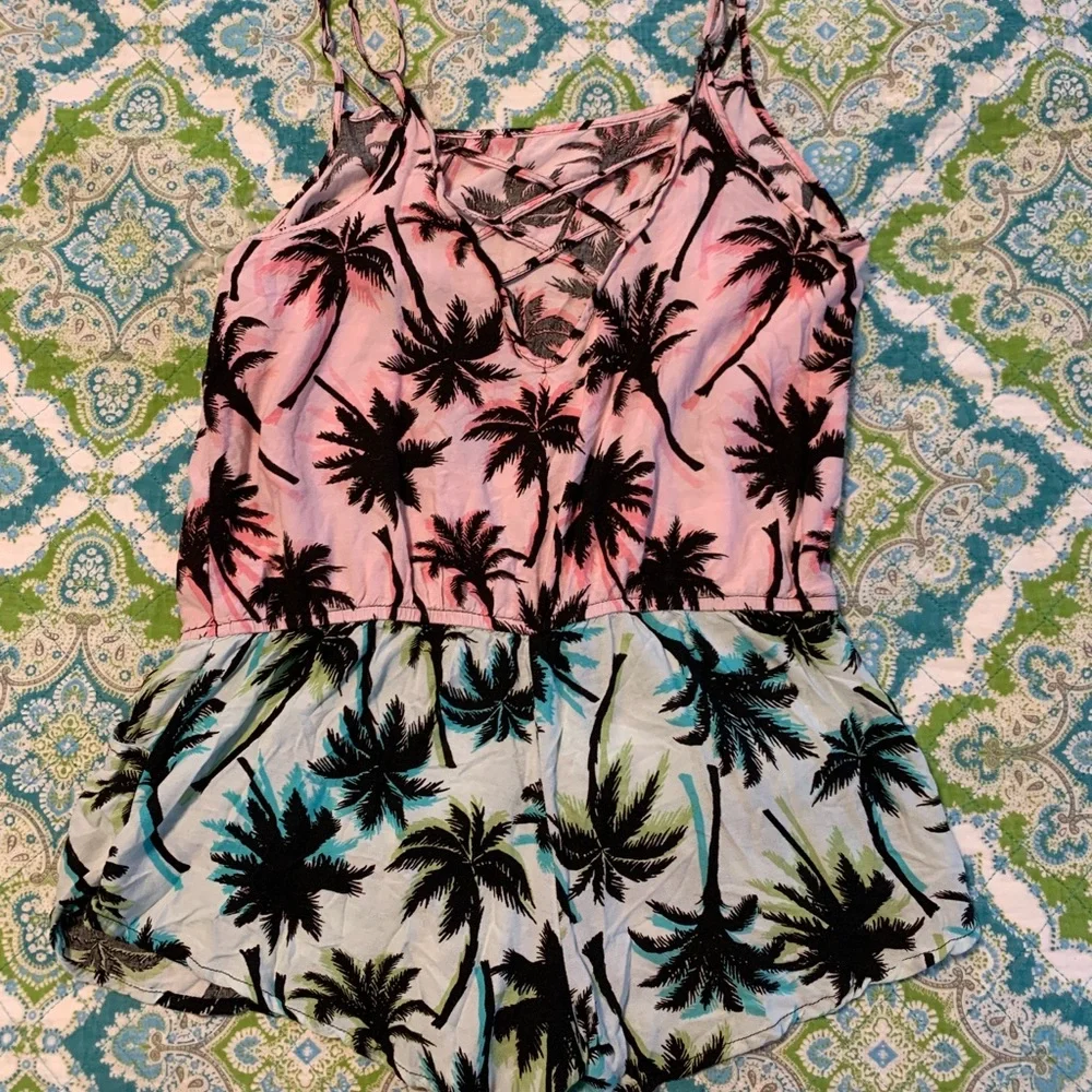 ROMPER🏖 - Picture 1 of 4